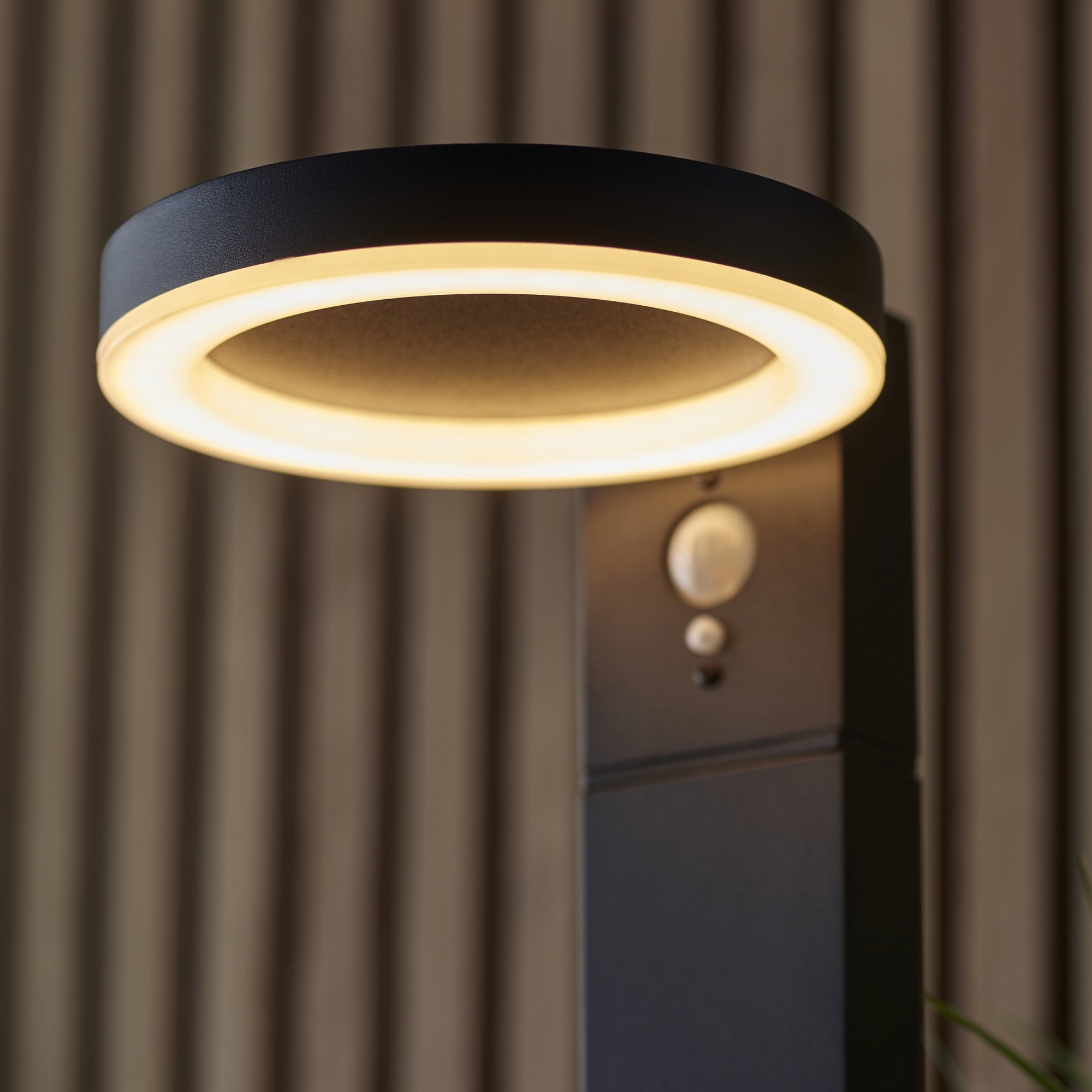 Endon Ebro Single Light Floor Lamp - Photocell And PIR - Solar - Textured Black & White Pc