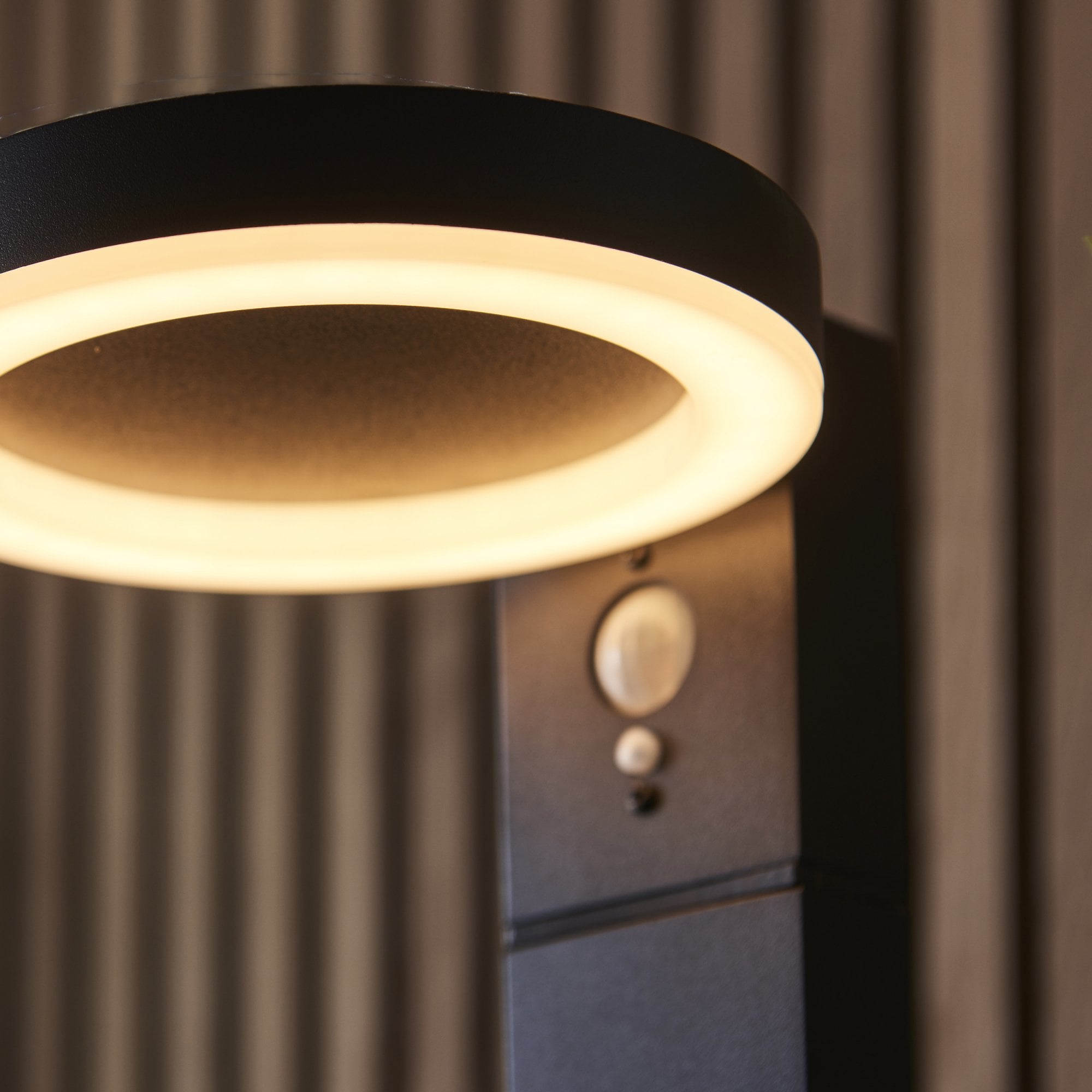 Endon Ebro Single Light Floor Lamp - Photocell And PIR - Solar - Textured Black & White Pc