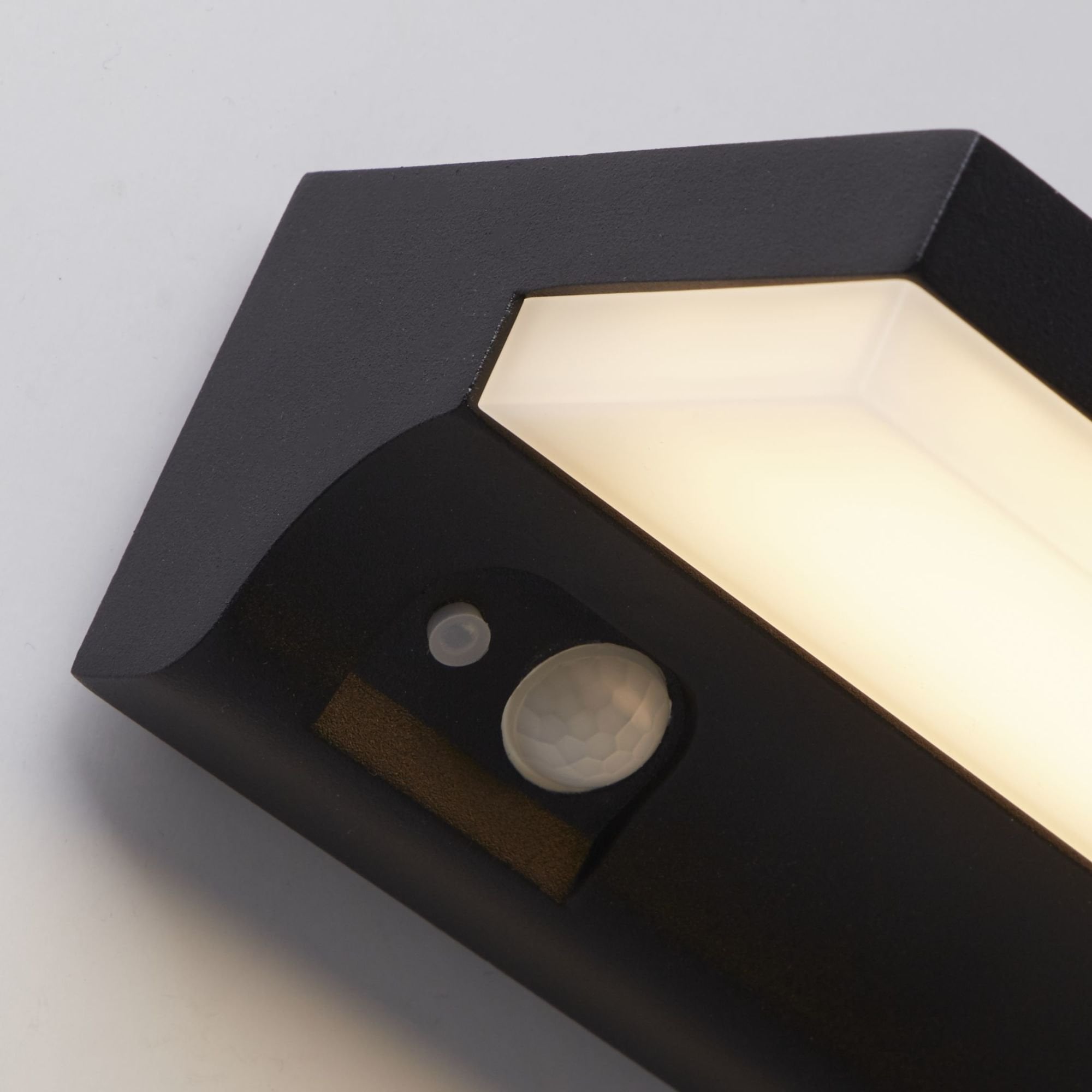 Searchlight Fairfield Solar Outdoor Wall Light with PIR - Black & White Polycarbonate