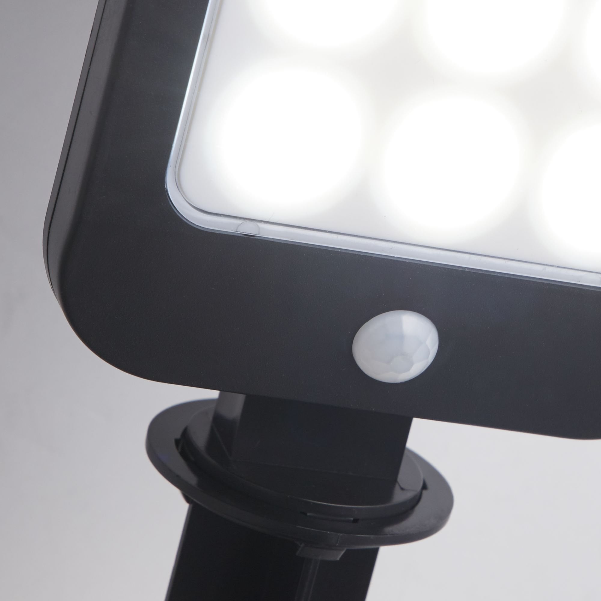 Searchlight Dallas Solar Outdoor Wall Light with PIR - ABS & Clear Polycarbonate