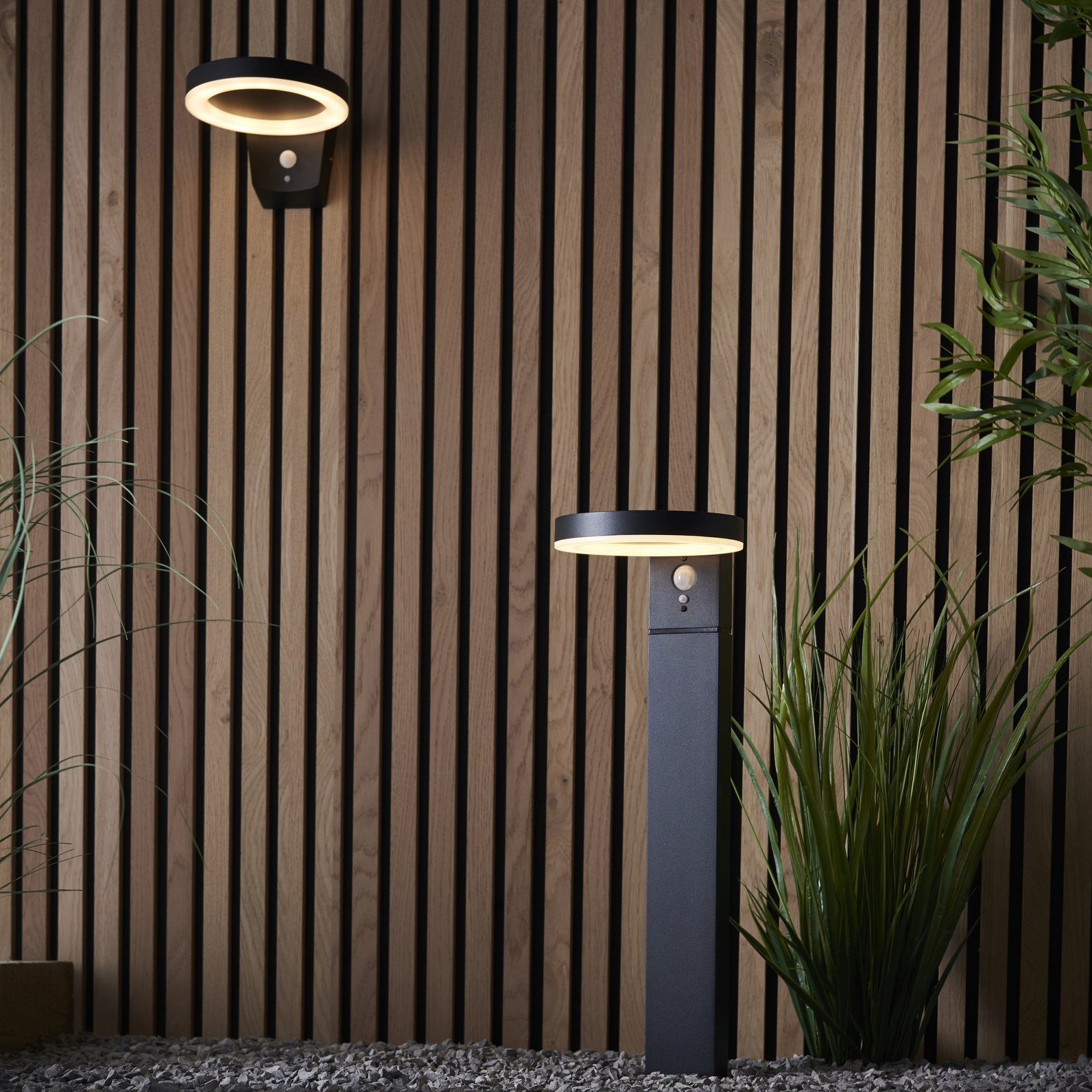 Endon Ebro Single Light Floor Lamp - Photocell And PIR - Solar -  Textured Black & White Pc