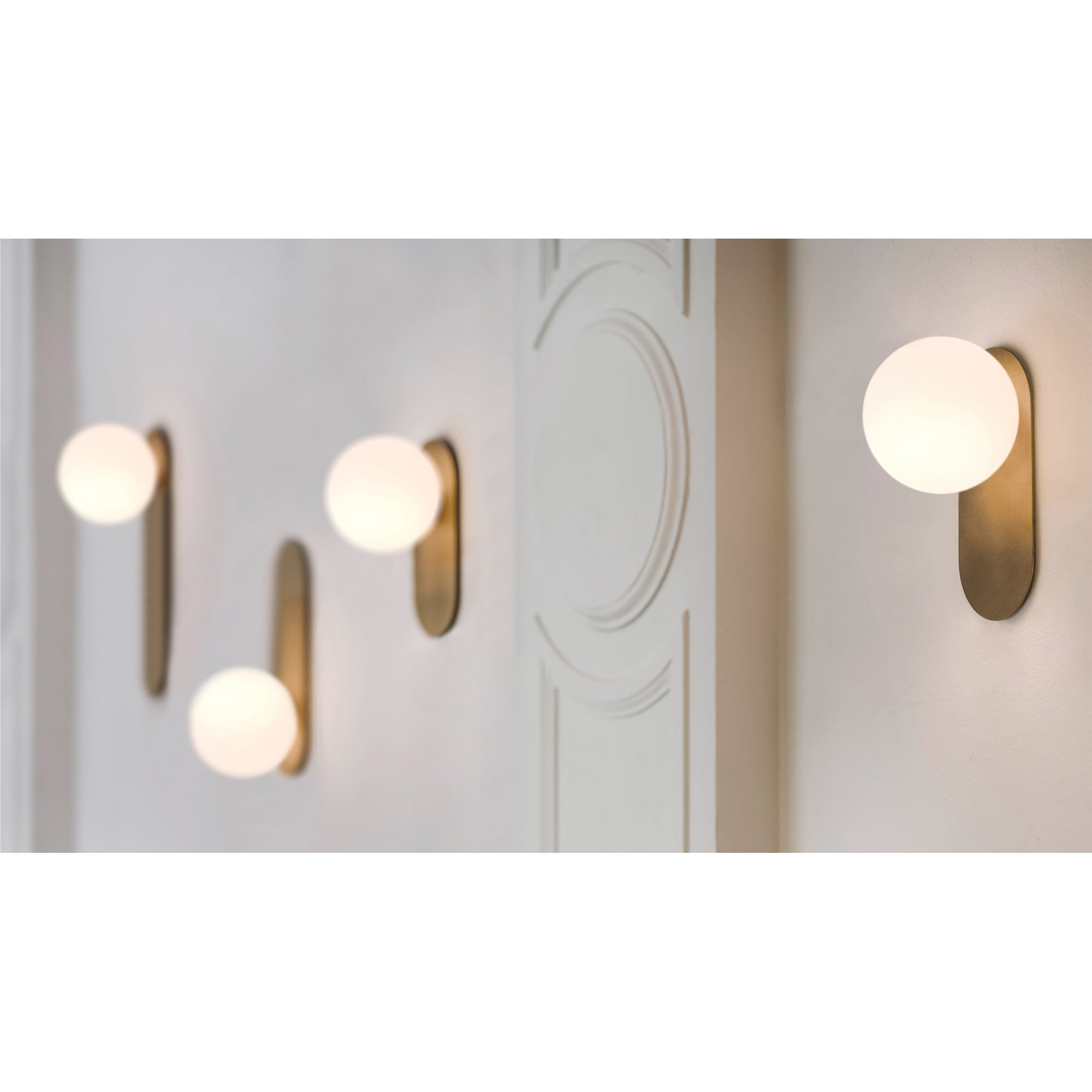 Schwung Adrion Medium Wall Sconce Light