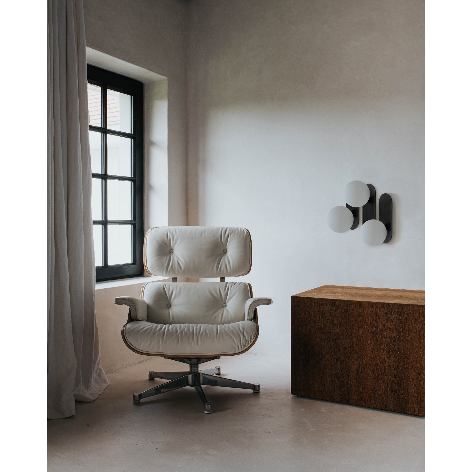 Schwung Adrion Small Wall Sconce Light